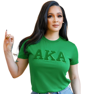 T-shirt vert en chenille brodé de lettres grecques – Coton premium – Vêtement décontracté pour sororité – Mode streetwear - Product Image 5