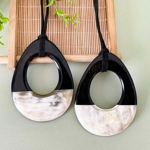 Kit de Manualidades con Colgantes de Cuerno de Búfalo - 50 Piezas con Caja de Regalo para Joyería DIY - Product Image 2