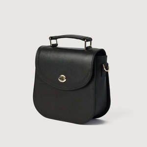 Sac à bandoulière élégant pour femme en cuir véritable noir avec fermeture à cadenas et sangle réglable, design moderne à porter en bandoulière - Product Image 2