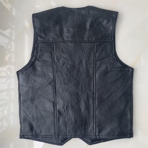 Chaleco de motociclista de cuero genuino para hombre con un corte tradicional diseñado para la comodidad en el uso diario y un estilo de motocicleta sencillo y atemporal. - Product Image 2