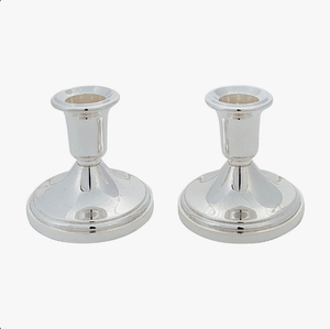 Juego de Portavelas Cónicos Cortos de Metal Plateado Pulido - Candelabros Compactos para Centro de Mesa y Decoración del Hogar - Product Image 1