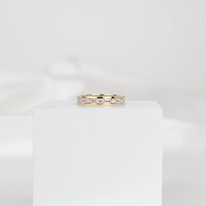Anillo de Eternidad Completo con Esmeraldas y Diamantes Cultivados en Laboratorio con Corte Redondo en Oro Amarillo de 14K, Elegante Anillo de Boda, Regalo de Aniversario para Mujer - Product Image 1