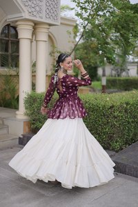 Nueva Colección Festiva, Lehenga Choli Tradicional Especial para Navratri, Disponible a Precio de Mayoreo para Mujeres - Product Image 2