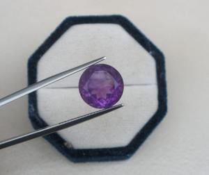 Ametyste naturelle ronde facettée de 13 mm pour la collection et la fabrication, certifiée par un tiers, pour la création de bijoux verts - Product Image 1