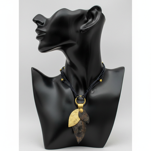 จี้เขาควายที่ทำด้วยมือของฉันทำจากทองเหลืองพื้นผิวลายใบไม้แอบสแตรกพร้อมสายลูกปัดโลหะแบบไม่ต่อเนื่อง - Product Image 4