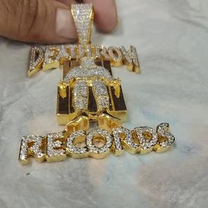 Pendentif Lettre Personnalisée en Diamant Rond 3 Carats, Plaqué Or Blanc 14K sur Argent, Classique pour les Fêtes avec Breloques Diamantées - Product Image 1