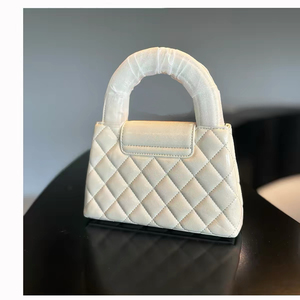 Sac bandoulière matelassé en cuir PU imperméable pour femme, léger, avec chaîne, style coussin, en polyester, pour usage quotidien - Product Image 4