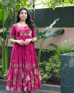 Vestido de una pieza con mangas a media longitud, cómodo, elegante y moderno, hecho con una mezcla de tela Chanderi, disponible en tallas M, L, XL, XXL. - Product Image 2