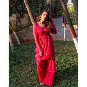 Ensemble Kurta décontracté en chiffon pur rose Blossom avec imprimé Bandhej dessiné à la main - Taille XS - Product Image 1