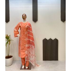Hermoso conjunto superior e inferior para mujer con Fancy Dupatta para fiestas - Product Image 1