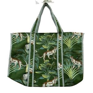 Bolso Tote de Algodón Acolchado con Estampado de Leopardo de la Selva Verde, Hecho a Mano, con Estampado de Vida Silvestre, para Mujer, de Gran Capacidad, Abierto, Reutilizable para Compras - Product Image 1