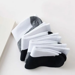 Chaussettes mi-mollet en coton de haute qualité pour femmes, broderie motif points de velours sur une demi-face, antidérapantes, tendance sportive - Product Image 4