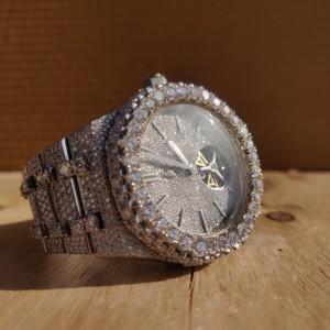 Relojes de cuarzo de acero inoxidable con movimiento automático digital de lujo, totalmente cubiertos de diamantes, diseño personalizado, estilo hip hop, con diamantes de moissanita VVS. - Product Image 3