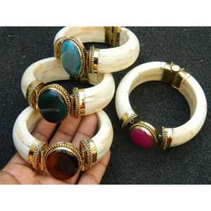 Bracelets de luxe en résine et en bois inspirés de l'art traditionnel, artisanat en bambou et en bois - Product Image 6