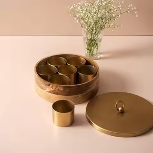 Caja de Almacenamiento de Especias de Metal de Lujo con Tapa Decorativa, Organizador de Masala para Cocina, Contenedor para Hierbas y Condimentos - Product Image 4