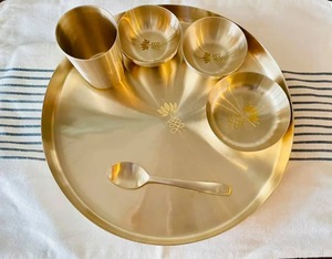 Service de table artisanal en bronze Kansa avec assiettes, bols, verres et cuillères pour un style de repas quotidien et festif – Vaisselle durable et traditionnelle - Product Image 2
