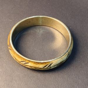 Bracelet en laiton de style vintage tendance avec incrustation d'os sculpté, bracelet ethnique indien en laiton, motif gravé, bijou métallique durable - Product Image 4