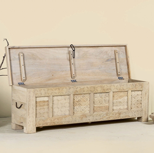 Mesa de Centro Moderna para Sala de Estar, Estilo Caja de Madera de Mango, con Paneles Tallados a Mano, Acabado Natural Lijado con Arena - Product Image 3