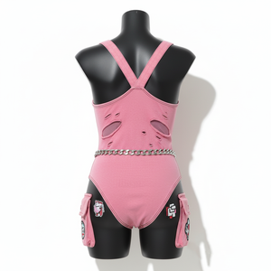 Traje de baño premium de una pieza para mujer, 230 GSM, poliéster y spandex, color rosa, con recortes, logotipo en parche. - Product Image 4