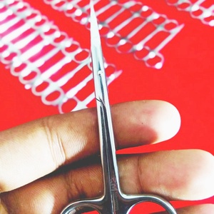 Tijeras para Uñas RMI de Acero Inoxidable, Curvas, Extra Afiladas, para Diestros, Acabado Mate, Tijeras para Cutículas, Cuidado Personal y Belleza - Product Image 2