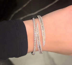 กำไลข้อมือประดับเพชรเลี้ยงในห้องปฏิบัติการ 4.56 กะรัต ทรงกลมเจียระไนแบบบริลเลียนท์ สี DEF เงินแท้ น้ำหนัก 18 กรัม สำหรับผู้หญิง แบรนด์ Vala Brothers ขายส่งจำนวนมาก - Product Image 1