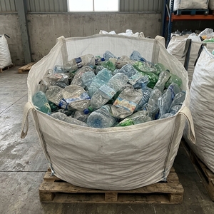 Reciclaje de plástico transparente de primera calidad: Stock de virutas de botellas PET empaquetadas para compradores de importación a granel con preparación del material - Product Image 4
