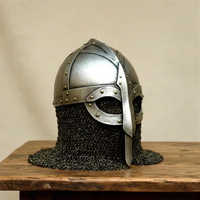 Casque médiéval antique de qualité muséale, en acier poli argenté, armure de chevalier avec trous respirants