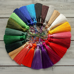 Pompon Mala en Soie de Haute Qualité 8cm, 25 Couleurs, Fixation par Boucle, Pompons Mala Personnalisés en Fil, Franges à Usage Personnalisé - Product Image 1