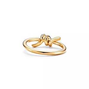 Anillo de Oro Amarillo con Diamantes y Nudo de Amor - Product Image 2