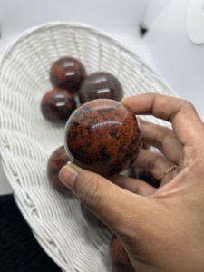 Sphère de cristal sculptée en obsidienne acajou de haute qualité, boule de cristal naturelle semi-précieuse pour la guérison, vente en gros - Product Image 1