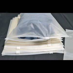 Sac de vêtement en vrac à partir de sacs écologiques d'amidon pour les détaillants éco-conscients et l'emballage de mode à grande échelle - Product Image 1