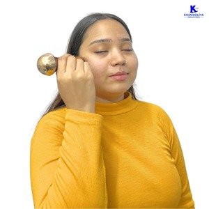 Bâton de massage ayurvédique Kansa K-Star KFHM1 pour le visage et la tête, outil de thérapie métallique Kansa pour la relaxation, l'éclat et le soulagement du stress - Product Image 3