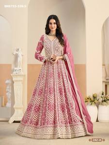 Fournisseur indien de robes Anarkali de qualité supérieure pour les fêtes, en faux georgette épaisse avec broderies, accompagnées d'un pantalon et d'un dupatta. - Product Image 2