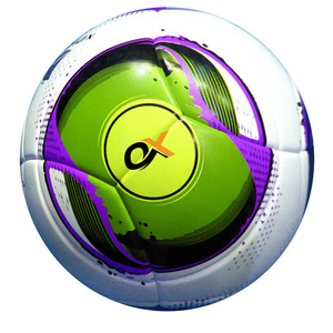 Ballon de football pakistanais taille 5, personnalisé avec logo du fabricant, écologique, léger, avec vessie en butyl haute performance, cousu à la machine - Product Image 3