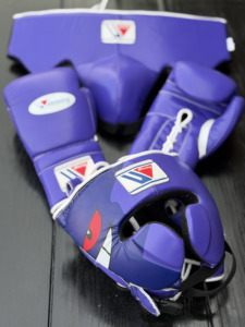 Juego de Guantes de Boxeo Personalizados de Alta Calidad con Logotipo Personalizado, Cierre de Cordones de Cuero Morado, Transpirables y de Secado Rápido - Product Image 1