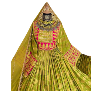 Robe afghane artisanale haut de gamme pour femme, style Kuchi, ethnique, vintage, tribale, avec broderies complexes et manches longues. - Product Image 4