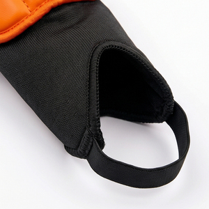 Protège-tibias de football de haute qualité, respirants et légers, en vente - Product Image 4