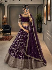 Conjunto Festivo de Lehenga Choli de Seda Jacquard Miragi con Lentejuelas, Bordado Zari y Dupatta de Georgette - Product Image 1