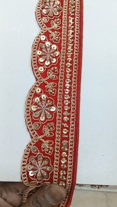 Vestido de Novia Romántico de Lujo, Ecológico, con Bordado Floral Rosa, Dorado y Rojo, Encaje Hecho a Mano, Borde Festoneado con Lentejuelas, Decorativo - Product Image 3