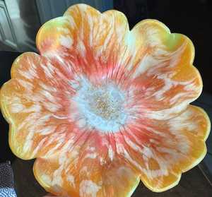 ชามเรซิ่นทำมือลายดอกไม้สีส้มคอรัลทอง  งานฝีมือเหนือกาลเวลา  สามารถปรับแต่งสีและลวดลายได้  จานตกแต่งกลางโต๊ะ - Product Image 3