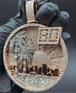 Medallón Hip Hop con Diseño Urbano y Diamantes de Moissanita, Fabricado en Plata de Ley 925 - Product Image 1