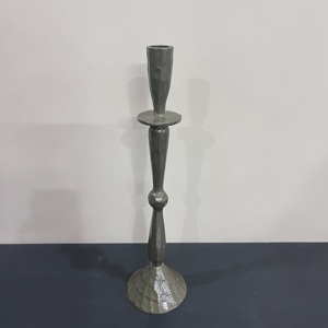 Porte-bougie décoratif artisanal en aluminium, finition dorée, pour décorations de Noël, de la Saint-Valentin et de mariage - Product Image 3