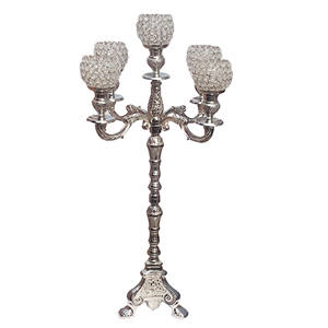 Candelabro de 5 Brazos con Base de Trípode Plateada en Relieve, Hecho a Mano, con Portavelas de Cristal para Centros de Mesa de Boda - Product Image 2