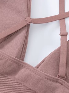 Soutien-gorge de sport sans couture à col en V profond, bretelles spaghetti réglables, dos croisé, bande élastique côtelée, débardeur de course, yoga et fitness - Product Image 5