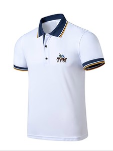 เสื้อโปโลแขนสั้นสีขาวสำหรับผู้ชาย ปกและปลายแขนเสื้อสีกรมท่า ปักโลโก้ สไตล์พรีปปี้ ผ้าฝ้ายอ๊อกซ์ฟอร์ด ระบายอากาศได้ดี - Product Image 1