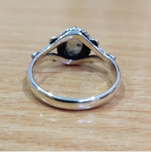 Bague en argent sterling 925 hypoallergénique avec cabochon en pierre de lune, collection de bijoux faits main par des designers, prix abordable - Product Image 4
