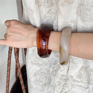 Bracelet jonc en résine au design audacieux, géométrique et irrégulier, en acrylique uni, bijoux pour femme - Product Image 3