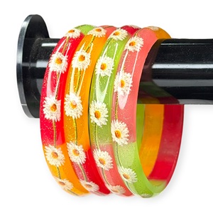 ชุดกำไลข้อมืออะคริลิคเคลือบทองสีสันสดใสลายดอกไม้สุดน่ารักสำหรับผู้หญิง ขายดีที่สุด ราคาส่ง เหมาะสำหรับงานแต่งงาน - Product Image 4