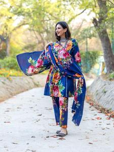ชุดส่าหรีผู้หญิง NIYANI ลายดอกไม้สีฟ้าสำหรับฤดูร้อน ผ้าโพลีเอสเตอร์ แห้งเร็ว ทรงปกติ ความยาวระดับข้อเท้า สวมใส่สบายๆ - Product Image 2