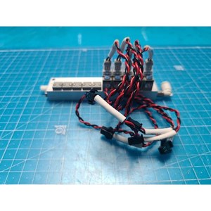 Ensemble de connecteurs de électrovanne SMC V100-1-6, utilisés tels qu'ils sont, pièces d'équipement semi-conducteur d'occasion - Product Image 2